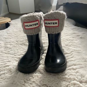 Hunter boot for kids size 4 with the socks